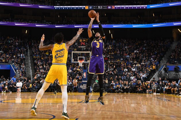 SAN FRANCISCO, CA - FEBRUARY 27: Anthony Davis #3 of the Los Angeles Lakers shoots the ball against the Golden State Warriors on February 27, 2020 at Chase Center in San Francisco, California. NOTE TO USER: User expressly acknowledges and agrees that, by downloading and or using this photograph, user is consenting to the terms and conditions of Getty Images License Agreement. Mandatory Copyright Notice: Copyright 2020 NBAE (Photo by Noah Graham/NBAE via Getty Images) SAN FRANCISCO, CA - FEBRUARY 27: Anthony Davis #3 of the Los Angeles Lakers shoots the ball against the Golden State Warriors on February 27, 2020 at Chase Center in San Francisco, California. NOTE TO USER: User expressly acknowledges and agrees that, by downloading and or using this photograph, user is consenting to the terms and conditions of Getty Images License Agreement. Mandatory Copyright Notice: Copyright 2020 NBAE (Photo by Noah Graham/NBAE via Getty Images)