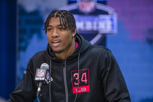 INDIANAPOLIS, IN - FEBRUARY 27: Isaiah Simmons #LB34 of the Clemson Tigers speaks to the media on day three of the NFL Combine at Lucas Oil Stadium on February 27, 2020 in Indianapolis, Indiana. (Photo by Michael Hickey/Getty Images)