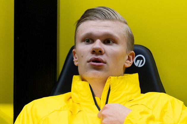 DORTMUND, GERMANY - FEBRUARY 29: (BILD ZEITUNG OUT) Erling Haaland of Borussia Dortmund looks on prior to the Bundesliga match between Borussia Dortmund and Sport-Club Freiburg at Signal Iduna Park on February 29, 2020 in Dortmund, Germany. (Photo by Max Maiwald/DeFodi Images via Getty Images) DORTMUND, GERMANY - FEBRUARY 29: (BILD ZEITUNG OUT) Erling Haaland of Borussia Dortmund looks on prior to the Bundesliga match between Borussia Dortmund and Sport-Club Freiburg at Signal Iduna Park on February 29, 2020 in Dortmund, Germany. (Photo by Max Maiwald/DeFodi Images via Getty Images)