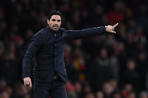LONDON, ENGLAND - FEBRUARY 27: Mikel Arteta, Manager of Arsenal gives his team instructions during the UEFA Europa League round of 32 second leg match between Arsenal FC and Olympiacos FC at Emirates Stadium on February 27, 2020 in London, United Kingdom. (Photo by Harriet Lander/Copa/Getty Images)