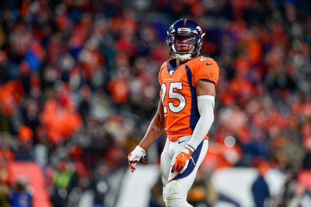 DENVER, CO - DECEMBER 29:  Chris Harris Jr. #25 of the Denver Broncos plays defense against the Oakland Raiders in the second half of a game at Empower Field at Mile High on December 29, 2019 in Denver, Colorado.  (Photo by Dustin Bradford/Getty Images)