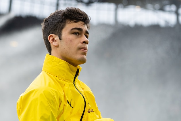 DORTMUND, GERMANY - FEBRUARY 29: (BILD ZEITUNG OUT) Giovanni Reyna of Borussia Dortmund looks on prior to the Bundesliga match between Borussia Dortmund and Sport-Club Freiburg at Signal Iduna Park on February 29, 2020 in Dortmund, Germany. (Photo by Max Maiwald/DeFodi Images via Getty Images)