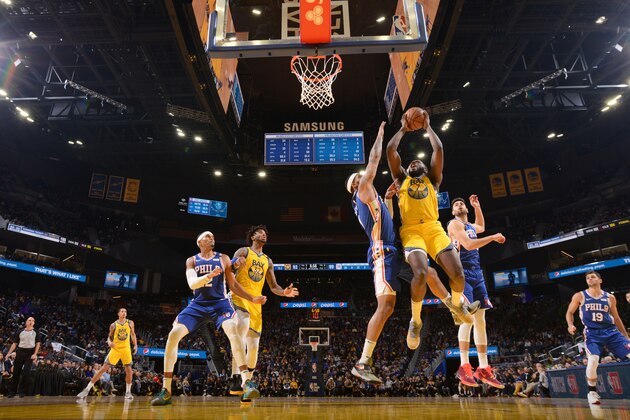 SAN FRANCISCO, CA - MARCH 7: Eric Paschall #7 of the Golden State Warriors shoots the ball against the Philadelphia 76ers on March 7, 2020 at Chase Center in San Francisco, California. NOTE TO USER: User expressly acknowledges and agrees that, by downloading and or using this photograph, user is consenting to the terms and conditions of Getty Images License Agreement. Mandatory Copyright Notice: Copyright 2020 NBAE (Photo by Noah Graham/NBAE via Getty Images)