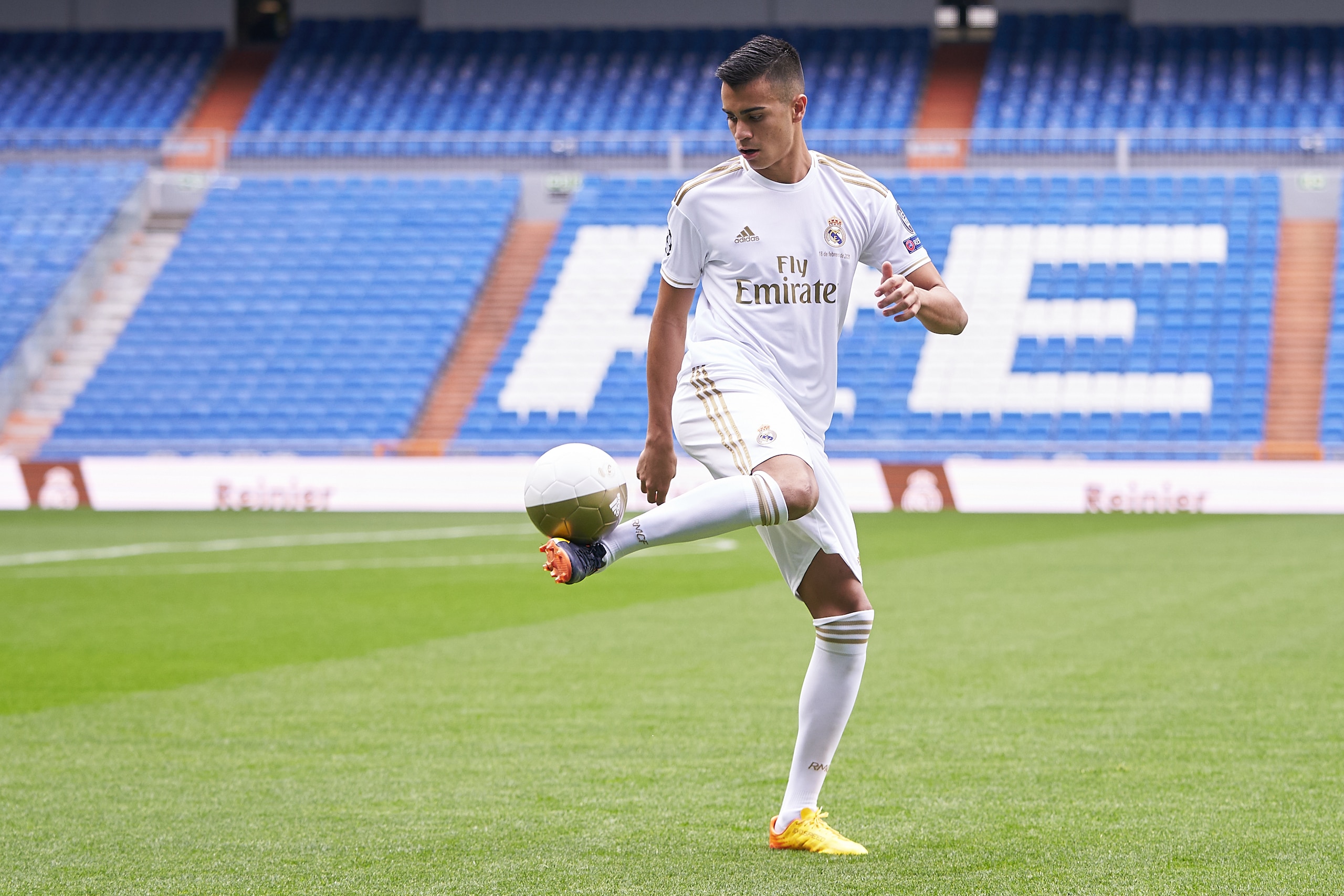 MADRID, SPAIN - FEBRUARY 18: Reinier Jesus of Real Madrid juggles with the ball after being unveiled at Estadio Santiago Bernabeu on February 18, 2020 in Madrid, Spain. (Photo by Mateo Villalba/Quality Sport Images/Getty Images) MADRID, SPAIN - FEBRUARY 18: Reinier Jesus of Real Madrid juggles with the ball after being unveiled at Estadio Santiago Bernabeu on February 18, 2020 in Madrid, Spain. (Photo by Mateo Villalba/Quality Sport Images/Getty Images)