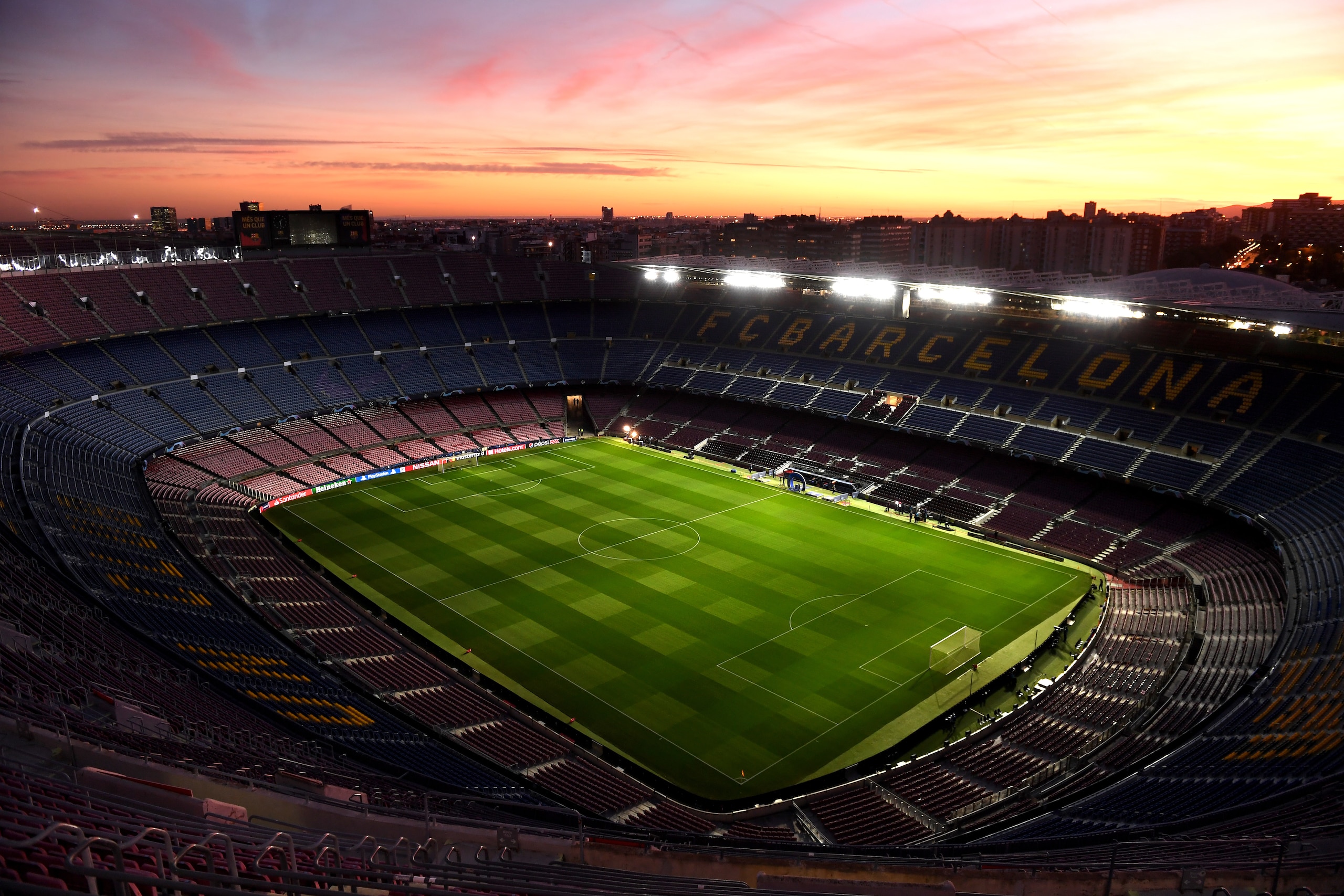 BARCELONA, SPAIN - NOVEMBER 27: General view inside the stadium as the sun sets ahead of the UEFA Champions League group F match between FC Barcelona and Borussia Dortmund at Camp Nou on November 27, 2019 in Barcelona, Spain. (Photo by David Ramos/Getty Images)