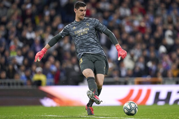 MADRID, SPAIN - MARCH 01: Thibaut Courtois of Real Madrid CF in action during the Liga match between Real Madrid CF and FC Barcelona at Estadio Santiago Bernabeu on March 01, 2020 in Madrid, Spain. (Photo by Diego Souto/Quality Sport Images/Getty Images)