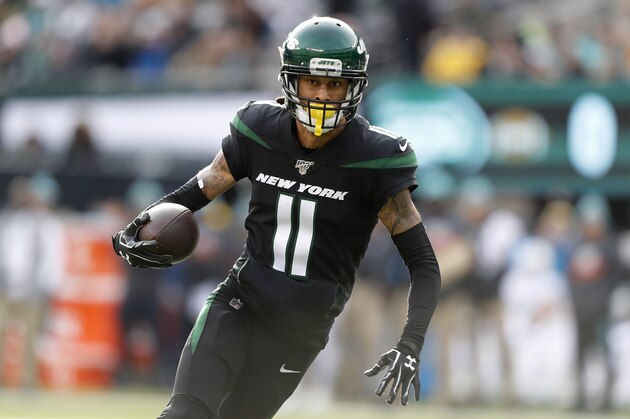 EAST RUTHERFORD, NEW JERSEY - DECEMBER 08:  (NEW YORK DAILIES OUT)   Robby Anderson #11 of the New York Jets in action against the Miami Dolphins at MetLife Stadium on December 08, 2019 in East Rutherford, New Jersey. The Jets defeated the Dolphins 22-21. (Photo by Jim McIsaac/Getty Images)