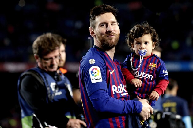 BARCELONA, SPAIN - APRIL 27: Lionel Messi of FC Barcelona with his son Ciro Messi Roccuzzo during the Spanish Copa del Rey  match between FC Barcelona v Levante at the Camp Nou on April 27, 2019 in Barcelona Spain (Photo by Erwin Spek/Soccrates/Getty Images)