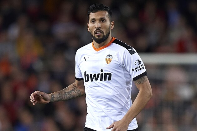 VALENCIA, SPAIN - FEBRUARY 01: Ezequiel Garay of Valencia in action during the Liga match between Valencia CF and RC Celta de Vigo at Estadio Mestalla on February 1, 2020 in Valencia, Spain. (Photo by Pablo Morano/MB Media/Getty Images)