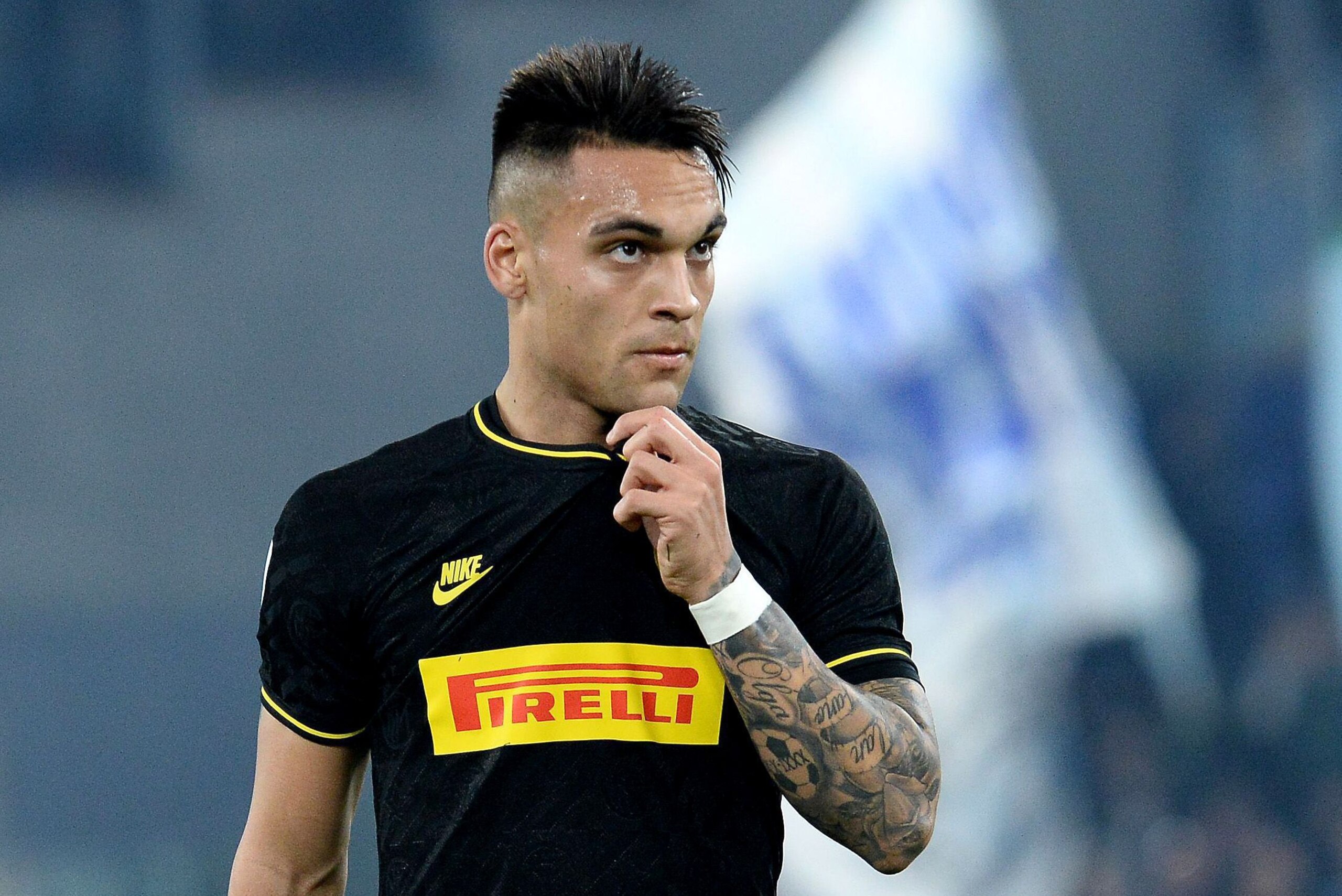 ROME, ITALY - FEBRUARY 16: Lautaro Martinez of FC Internazionale gestures during the Serie A match between SS Lazio and  FC Internazionale at Stadio Olimpico on February 16, 2020 in Rome, Italy. (Photo by Silvia Lore/Getty Images)