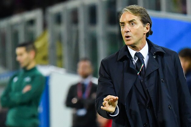 Italy's coach Roberto Mancini gives instructions during the Euro 2020 1st round Group J qualifying football match Italy v Armenia on November 18, 2019 at the Renzo-Barbera stadium in Palermo. (Photo by Andreas SOLARO / AFP) (Photo by ANDREAS SOLARO/AFP via Getty Images)