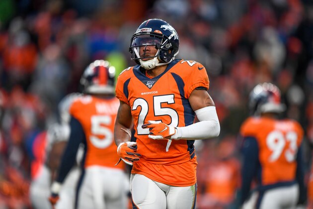 DENVER, CO - DECEMBER 29:  Chris Harris Jr. #25 of the Denver Broncos plays defense against the Oakland Raiders at Empower Field at Mile High on December 29, 2019 in Denver, Colorado.  (Photo by Dustin Bradford/Getty Images)