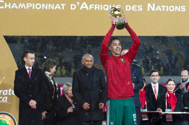 Morocco's Badr Banoun holds the trophy after Morocco won the final football match of the African Nations Championship against Nigeria at the Mohammed V Casablanca Stadium on February 4, 2018. / AFP PHOTO / Fadel SENNA        (Photo credit should read FADEL SENNA/AFP via Getty Images)