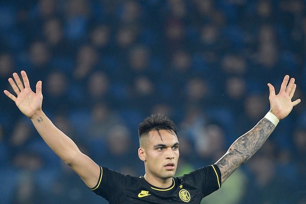 Inter Milan's Argentinian forward Lautaro Martinez gestures during the Italian Serie A football match Lazio Rome vs Inter Milan on February 16, 2020 at the Olympic stadium in Rome. (Photo by Filippo MONTEFORTE / AFP) (Photo by FILIPPO MONTEFORTE/AFP via Getty Images)