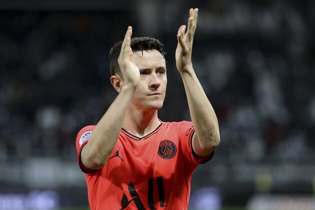 AMIENS, FRANCE - FEBRUARY 15: Ander Herrera of PSG salutes the supporters following the Ligue 1 match between Amiens SC and Paris Saint-Germain (PSG) at Stade de la Licorne on February 15, 2020 in Amiens, France. (Photo by Jean Catuffe/Getty Images)