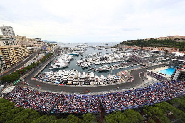 MONTE-CARLO, MONACO - MAY 26: Lewis Hamilton of Great Britain driving the (44) Mercedes AMG Petronas F1 Team Mercedes W10 leads Max Verstappen of the Netherlands driving the (33) Aston Martin Red Bull Racing RB15 and Sebastian Vettel of Germany driving the (5) Scuderia Ferrari SF90 on track during the F1 Grand Prix of Monaco at Circuit de Monaco on May 26, 2019 in Monte-Carlo, Monaco. (Photo by Mark Thompson/Getty Images)