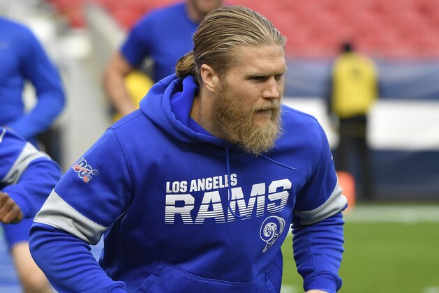 LOS ANGELES, CA - DECEMBER 29: Clay Matthews #52 of the Los Angeles Rams warms up before playing the Arizona Cardinals at Los Angeles Memorial Coliseum on December 29, 2019 in Los Angeles, California. (Photo by John McCoy/Getty Images)