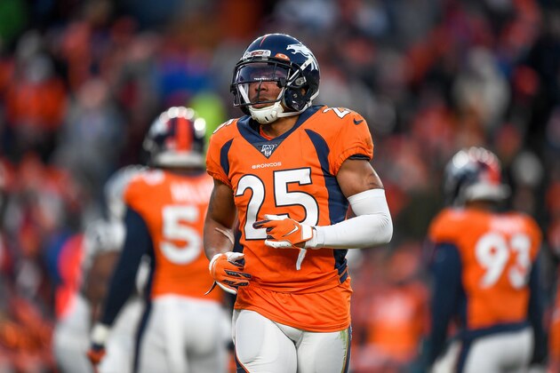 DENVER, CO - DECEMBER 29:  Chris Harris Jr. #25 of the Denver Broncos plays defense against the Oakland Raiders at Empower Field at Mile High on December 29, 2019 in Denver, Colorado.  (Photo by Dustin Bradford/Getty Images)