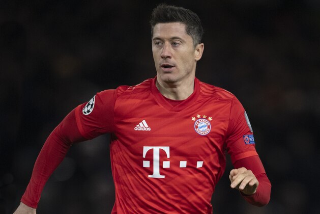 LONDON, ENGLAND - FEBRUARY 25: Robert Lewandowski of FC Bayern Munchen in action during the UEFA Champions League round of 16 first leg match between Chelsea FC and FC Bayern Muenchen at Stamford Bridge on February 25, 2020 in London, United Kingdom. (Photo by Visionhaus)
