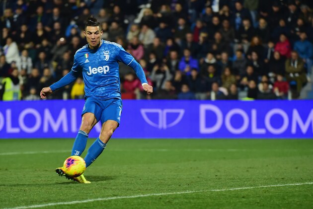 FERRARA, ITALY - FEBRUARY 22:  Cristiano Ronaldo (L) of Juventus shoots to score the first goal of his team during the Serie A match between SPAL and  Juventus at Stadio Paolo Mazza on February 22, 2020 in Ferrara, Italy.  (Photo by Pier Marco Tacca/Getty Images)