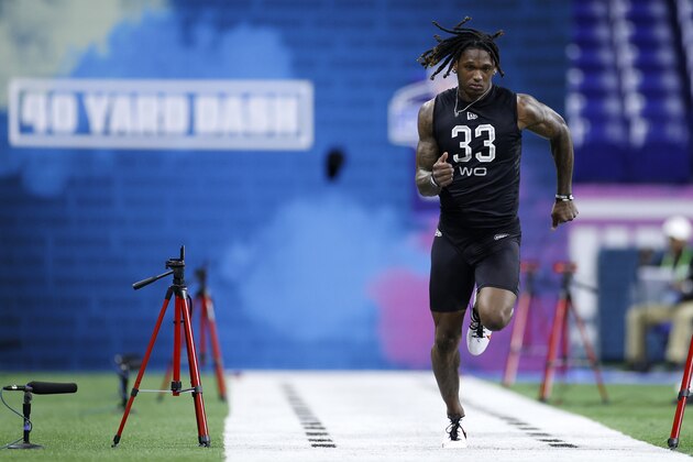 INDIANAPOLIS, IN - FEBRUARY 27: Wide receiver CeeDee Lamb of Oklahoma runs the 40-yard dash during the NFL Scouting Combine at Lucas Oil Stadium on February 27, 2020 in Indianapolis, Indiana. (Photo by Joe Robbins/Getty Images)