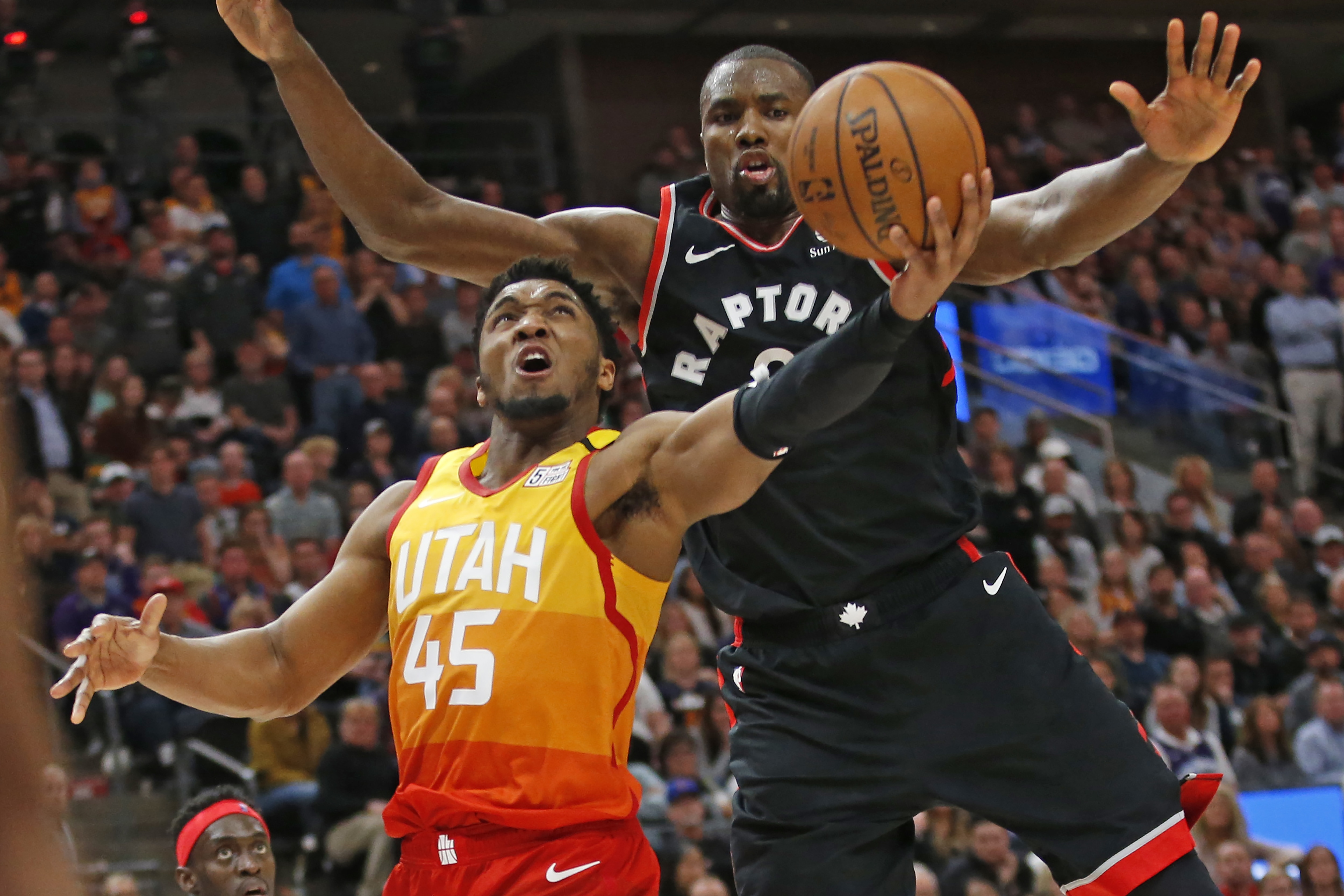 Donovan Mitchell, Royce O'Neale Play Call of Duty with Ninja