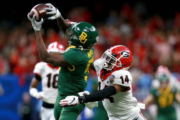 NEW ORLEANS, LOUISIANA - JANUARY 01: Denzel Mims #5 of the Baylor Bears catches a pass over DJ Daniel #14 of the Georgia Bulldogs during the Allstate Sugar Bowl at Mercedes Benz Superdome on January 01, 2020 in New Orleans, Louisiana. (Photo by Sean Gardner/Getty Images)
