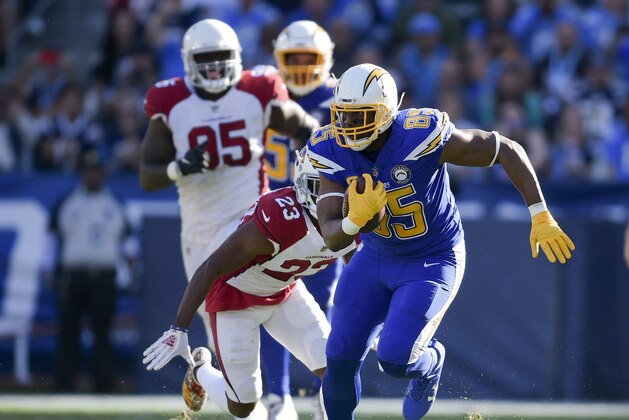 Los Angeles Chargers tight end Antonio Gates, right, runs after a catch during the first half of an NFL football game against the Arizona Cardinals Sunday, Nov. 25, 2018, in Carson, Calif. (AP Photo/Kelvin Kuo )