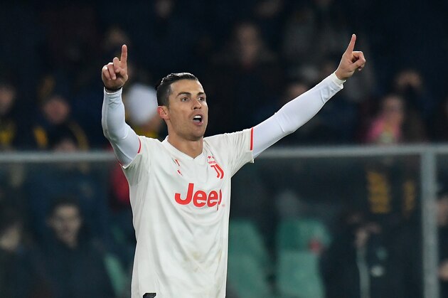 VERONA, ITALY - FEBRUARY 08:  Cristiano Ronaldo of Juventus  celebrates after scoring the opening goal during the Serie A match between Hellas Verona and  Juventus at Stadio Marcantonio Bentegodi on February 8, 2020 in Verona, Italy.  (Photo by Alessandro Sabattini/Getty Images)