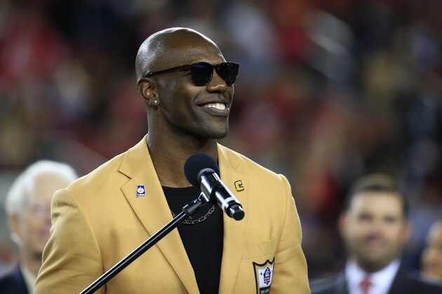 SANTA CLARA, CA - NOVEMBER 01: 2018 Hall of Fame inductee Terrell Owens speaks during a ceremony at halftime of the game between the San Francisco 49ers and the Oakland Raiders at Levi's Stadium on November 1, 2018 in Santa Clara, California. (Photo by Daniel Shirey/Getty Images)