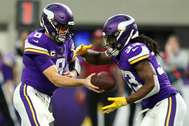 MINNEAPOLIS, MN - DECEMBER 30: Kirk Cousins #8 of the Minnesota Vikings hands the ball off to Dalvin Cook #33 in the first quarter of the game against the Chicago Bears at U.S. Bank Stadium on December 30, 2018 in Minneapolis, Minnesota. (Photo by Adam Bettcher/Getty Images)