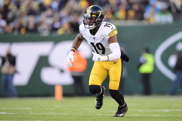 EAST RUTHERFORD, NEW JERSEY - DECEMBER 22: JuJu Smith-Schuster #19 of the Pittsburgh Steelers runs the play against the New York Jets at MetLife Stadium on December 22, 2019 in East Rutherford, New Jersey. (Photo by Steven Ryan/Getty Images) EAST RUTHERFORD, NEW JERSEY - DECEMBER 22: JuJu Smith-Schuster #19 of the Pittsburgh Steelers runs the play against the New York Jets at MetLife Stadium on December 22, 2019 in East Rutherford, New Jersey. (Photo by Steven Ryan/Getty Images)