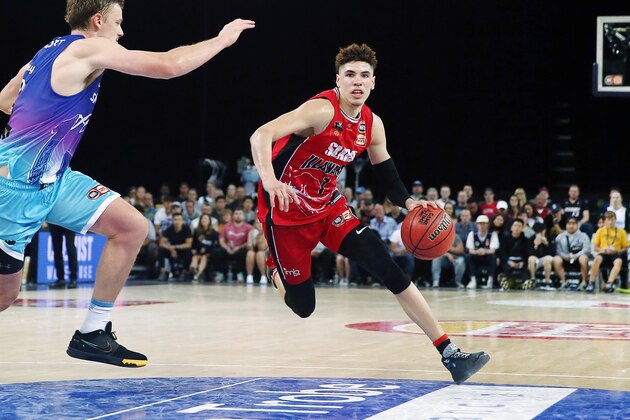 AUCKLAND, NEW ZEALAND - NOVEMBER 30: LaMelo Ball of the Hawks drives against Finn Delany of the Breakers during the round 9 NBL match between the New Zealand Breakers and the Illawarra Hawks at Spark Arena on November 30, 2019 in Auckland, New Zealand. (Photo by Anthony Au-Yeung/Getty Images)