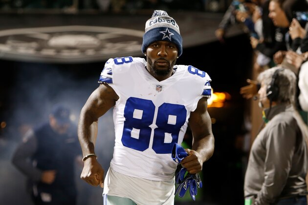 OAKLAND, CA - DECEMBER 17:  Dez Bryant #88 of the Dallas Cowboys runs onto the field prior to their NFL game against the Oakland Raiders at Oakland-Alameda County Coliseum on December 17, 2017 in Oakland, California.  (Photo by Lachlan Cunningham/Getty Images)