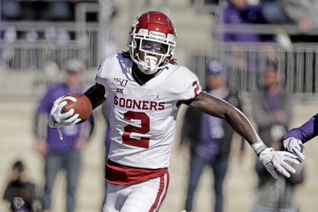Oklahoma wide receiver CeeDee Lamb runs the ball during the first half of an NCAA college football game against Kansas State Saturday, Oct. 26, 2019, in Manhattan, Kan. (AP Photo/Charlie Riedel)