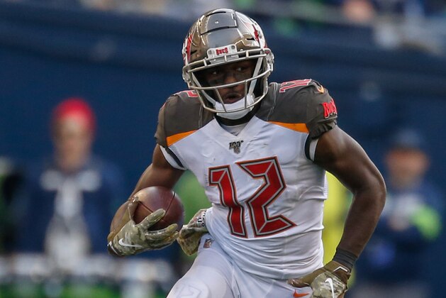 SEATTLE, WA - NOVEMBER 03:  Wide receiver Chris Godwin #12 of the Tampa Bay Buccaneers rushes against the Seattle Seahawks at CenturyLink Field on November 3, 2019 in Seattle, Washington.  (Photo by Otto Greule Jr/Getty Images)