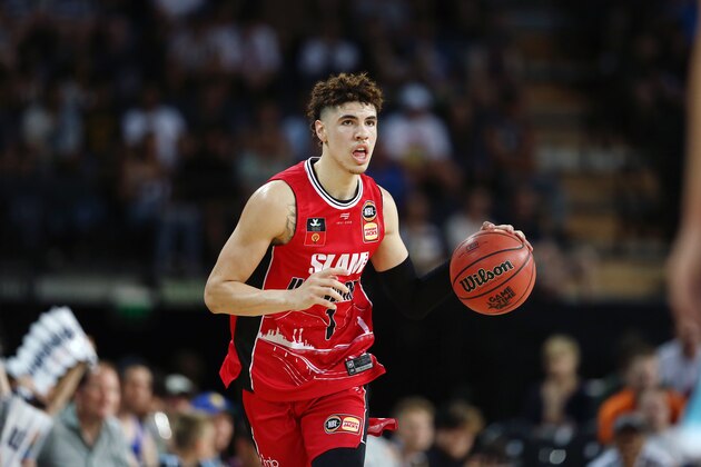 AUCKLAND, NEW ZEALAND - NOVEMBER 30: LaMelo Ball of the Hawks in action during the round 9 NBL match between the New Zealand Breakers and the Illawarra Hawks at Spark Arena on November 30, 2019 in Auckland, New Zealand. (Photo by Anthony Au-Yeung/Getty Images)