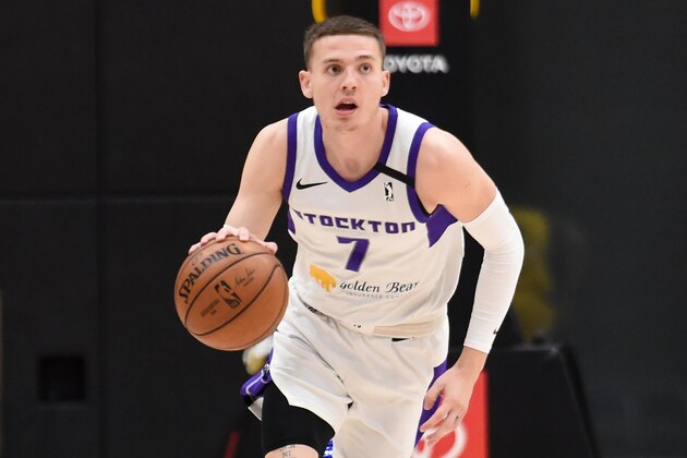 EL SEGUNDO, CA - MARCH 04: Kyle Guy #7 of the Stockton Kings handles the ball against the South Bay Lakers on March 04, 2020 at UCLA Heath Training Center in El Segundo, California. NOTE TO USER: User expressly acknowledges and agrees that, by downloading and or using this photograph, User is consenting to the terms and conditions of the Getty Images License Agreement. Mandatory Copyright Notice: Copyright 2020 NBAE (Photo by Adam Pantozzi/NBAE via Getty Images)