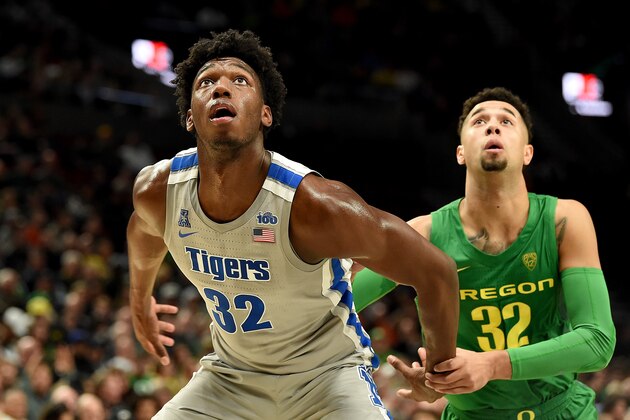 PORTLAND, OREGON - NOVEMBER 12: James Wiseman #32 of the Memphis Tigers and Anthony Mathis #32 of the Oregon Ducks battle for position during the second half of the game at Moda Center on November 12, 2019 in Portland, Oregon. Oregon won the game 82-74. (Photo by Steve Dykes/Getty Images) PORTLAND, OREGON - NOVEMBER 12: James Wiseman #32 of the Memphis Tigers and Anthony Mathis #32 of the Oregon Ducks battle for position during the second half of the game at Moda Center on November 12, 2019 in Portland, Oregon. Oregon won the game 82-74. (Photo by Steve Dykes/Getty Images)