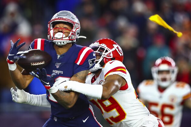 FOXBOROUGH, MASSACHUSETTS - DECEMBER 08: Jakobi Meyers #16 of the New England Patriots attempts to catch a pass as pass interference is called against Kendall Fuller #29 of the Kansas City Chiefs during the fourth quarter in the game at Gillette Stadium on December 08, 2019 in Foxborough, Massachusetts. (Photo by Adam Glanzman/Getty Images) FOXBOROUGH, MASSACHUSETTS - DECEMBER 08: Jakobi Meyers #16 of the New England Patriots attempts to catch a pass as pass interference is called against Kendall Fuller #29 of the Kansas City Chiefs during the fourth quarter in the game at Gillette Stadium on December 08, 2019 in Foxborough, Massachusetts. (Photo by Adam Glanzman/Getty Images)