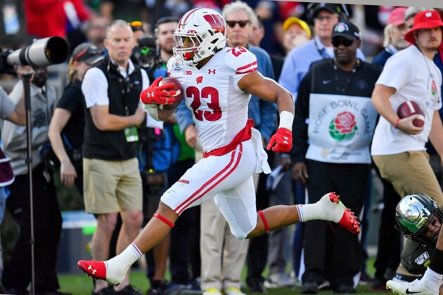 PASADENA, CALIFORNIA - JANUARY 01: Jonathan Taylor #23 of the Wisconsin Badgers runs for a 10 yard gain during the second quarter of the game against the Oregon Ducks at the Rose Bowl on January 01, 2020 in Pasadena, California. The Oregon Ducks topped the Wisconsin Badgers, 28-27. (Photo by Alika Jenner/Getty Images)