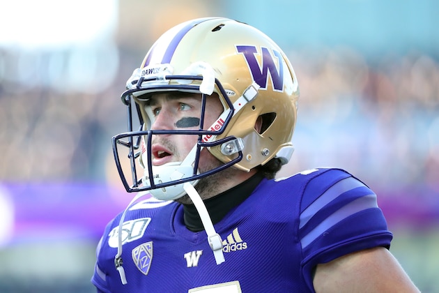 SEATTLE, WASHINGTON - NOVEMBER 29: Jacob Eason #10 of the Washington Huskies reacts in the first quarter against the Washington State Cougars during their game at Husky Stadium on November 29, 2019 in Seattle, Washington. (Photo by Abbie Parr/Getty Images)