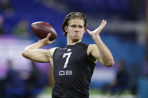 Oregon quarterback Justin Herbert runs a drill at the NFL football scouting combine in Indianapolis, Thursday, Feb. 27, 2020. (AP Photo/Michael Conroy) Oregon quarterback Justin Herbert runs a drill at the NFL football scouting combine in Indianapolis, Thursday, Feb. 27, 2020. (AP Photo/Michael Conroy)