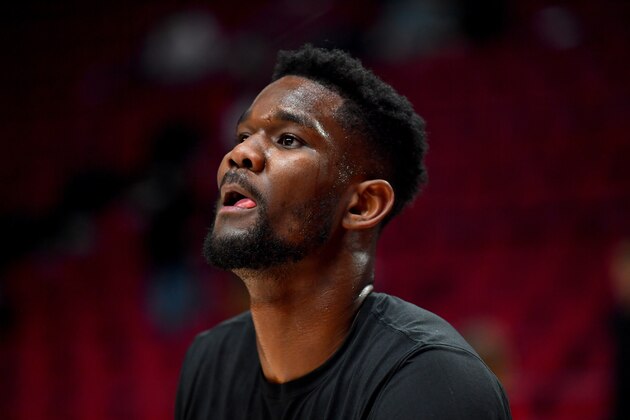 PORTLAND, OREGON - MARCH 10: Deandre Ayton #22 of the Phoenix Suns looks on during warms up before the game against the Portland Trail Blazers at the Moda Center on March 10, 2020 in Portland, Oregon. NOTE TO USER: User expressly acknowledges and agrees that, by downloading and or using this photograph, User is consenting to the terms and conditions of the Getty Images License Agreement. (Photo by Alika Jenner/Getty Images) PORTLAND, OREGON - MARCH 10: Deandre Ayton #22 of the Phoenix Suns looks on during warms up before the game against the Portland Trail Blazers at the Moda Center on March 10, 2020 in Portland, Oregon. NOTE TO USER: User expressly acknowledges and agrees that, by downloading and or using this photograph, User is consenting to the terms and conditions of the Getty Images License Agreement. (Photo by Alika Jenner/Getty Images)