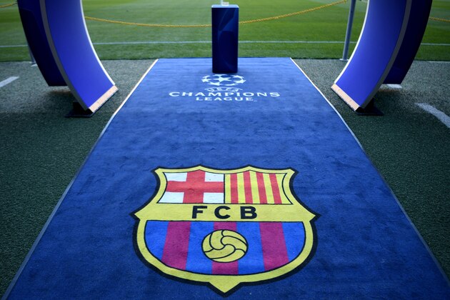 BARCELONA, SPAIN - OCTOBER 24: The FC Barcelona logo is seen on the carpet prior to the Group B match of the UEFA Champions League between FC Barcelona and FC Internazionale at Camp Nou on October 24, 2018 in Barcelona, Spain. (Photo by David Ramos/Getty Images) BARCELONA, SPAIN - OCTOBER 24: The FC Barcelona logo is seen on the carpet prior to the Group B match of the UEFA Champions League between FC Barcelona and FC Internazionale at Camp Nou on October 24, 2018 in Barcelona, Spain. (Photo by David Ramos/Getty Images)