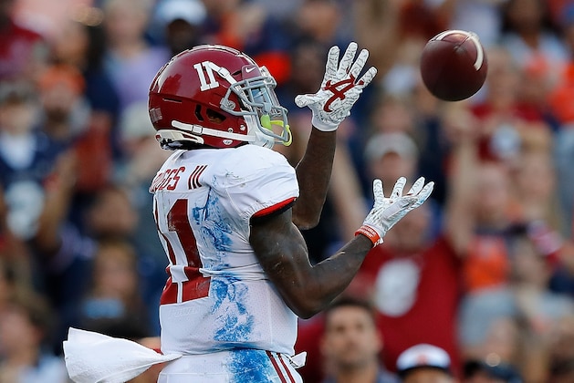 AUBURN, ALABAMA - NOVEMBER 30: Henry Ruggs III #11 of the Alabama Crimson Tide pulls in this touchdown reception against the Auburn Tigers in the first half at Jordan Hare Stadium on November 30, 2019 in Auburn, Alabama. (Photo by Kevin C. Cox/Getty Images) AUBURN, ALABAMA - NOVEMBER 30: Henry Ruggs III #11 of the Alabama Crimson Tide pulls in this touchdown reception against the Auburn Tigers in the first half at Jordan Hare Stadium on November 30, 2019 in Auburn, Alabama. (Photo by Kevin C. Cox/Getty Images)