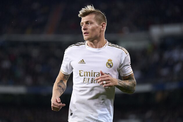 MADRID, SPAIN - MARCH 01: Toni Kroos of Real Madrid CF looks on during the Liga match between Real Madrid CF and FC Barcelona at Estadio Santiago Bernabeu on March 01, 2020 in Madrid, Spain. (Photo by Diego Souto/Quality Sport Images/Getty Images)