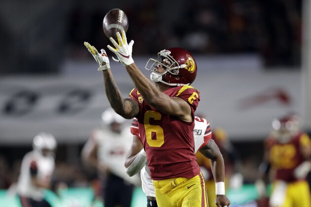 Southern California wide receiver Michael Pittman Jr. (6) makes a catch against Utah during the second half of an NCAA college football game Friday, Sept. 20, 2019, in Los Angeles. (AP Photo/Marcio Jose Sanchez)