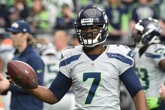 GLENDALE, AZ - JANUARY 03:  Tarvaris Jackson #7 of the Seattle Seahawks warms up on the field prior to the NFL game against the Arizona Cardinals at University of Phoenix Stadium on January 3, 2016 in Glendale, Arizona.  (Photo by Norm Hall/Getty Images)
