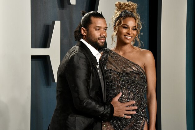 BEVERLY HILLS, CALIFORNIA - FEBRUARY 09: (L-R) Russell Wilson and Ciara attend the 2020 Vanity Fair Oscar Party hosted by Radhika Jones at Wallis Annenberg Center for the Performing Arts on February 09, 2020 in Beverly Hills, California. (Photo by Frazer Harrison/Getty Images) BEVERLY HILLS, CALIFORNIA - FEBRUARY 09: (L-R) Russell Wilson and Ciara attend the 2020 Vanity Fair Oscar Party hosted by Radhika Jones at Wallis Annenberg Center for the Performing Arts on February 09, 2020 in Beverly Hills, California. (Photo by Frazer Harrison/Getty Images)
